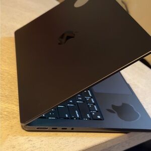 Apple MacBook Pro 14- Elegant Black
